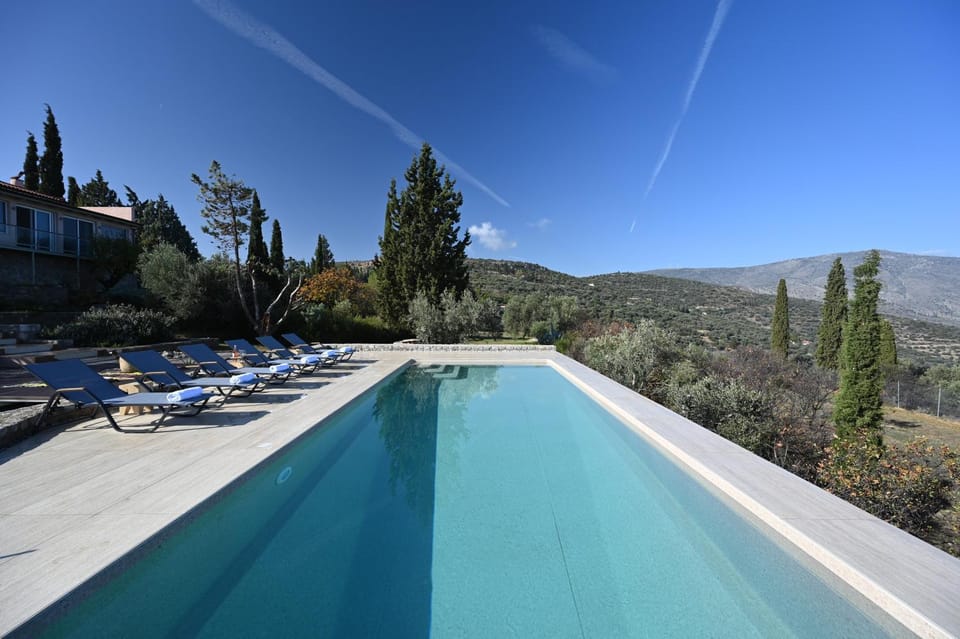 Day, Natural landscape, Mountain view, Pool view, Swimming pool, sunbed