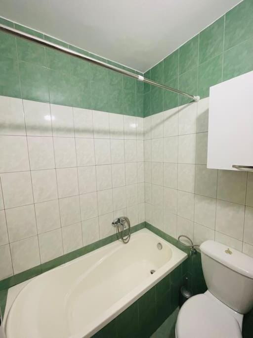 Toilet, Bath