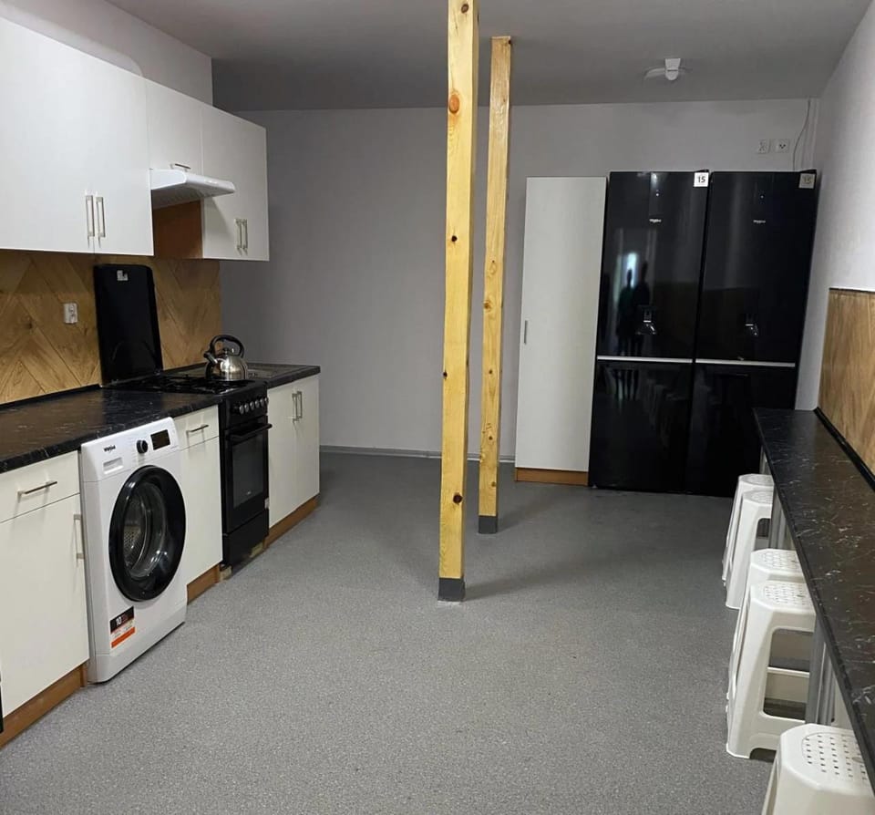 Kitchen or kitchenette, dishwasher, oven, pet friendly, stove, washing machine