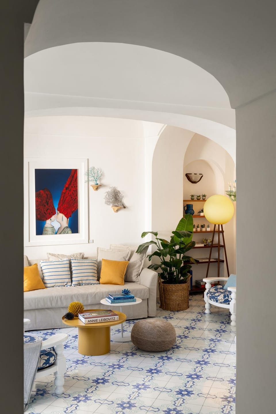 Library, TV and multimedia, Living room, Seating area, locker, air conditioner