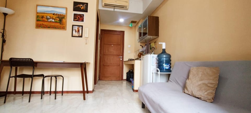 Kitchen or kitchenette, Living room, Seating area, Dining area, air conditioner