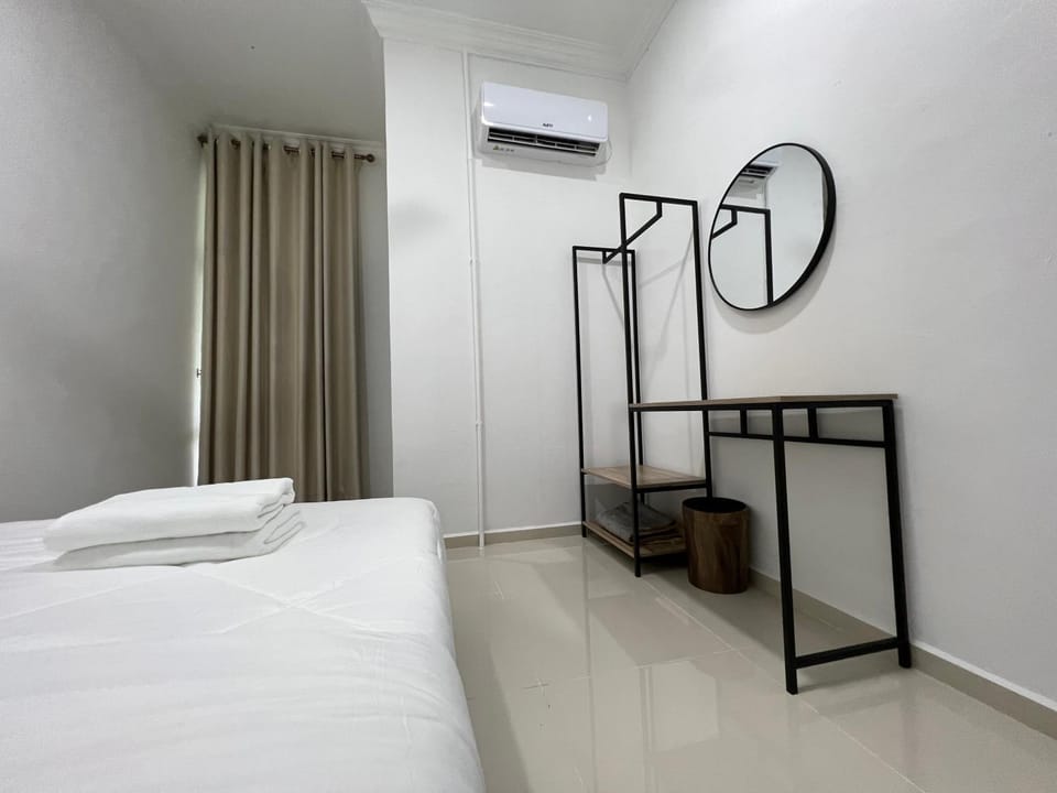 Bedroom, air conditioner