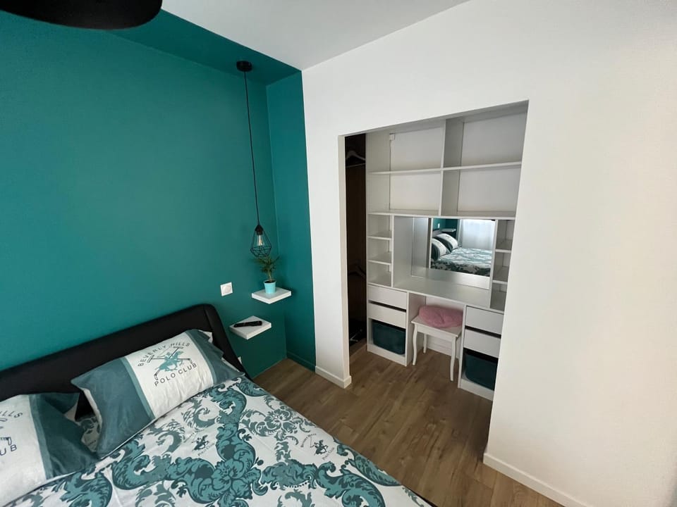 Bedroom, wardrobe
