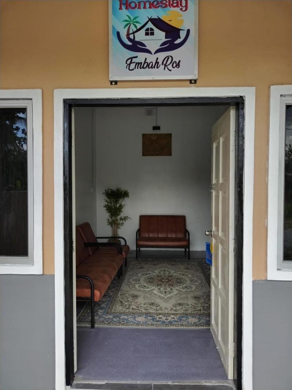 Facade/entrance