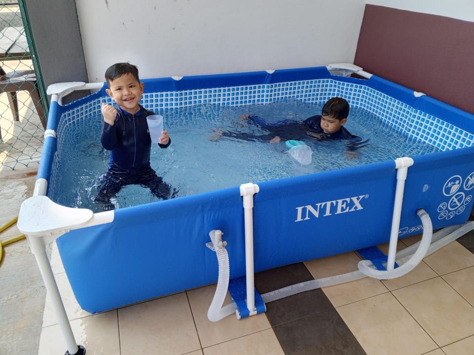 Swimming pool, children