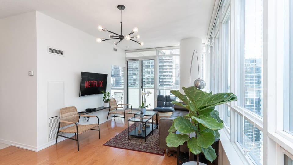 Communal lounge/ TV room, TV and multimedia, Living room, Seating area, Dining area, Evening entertainment, air conditioner