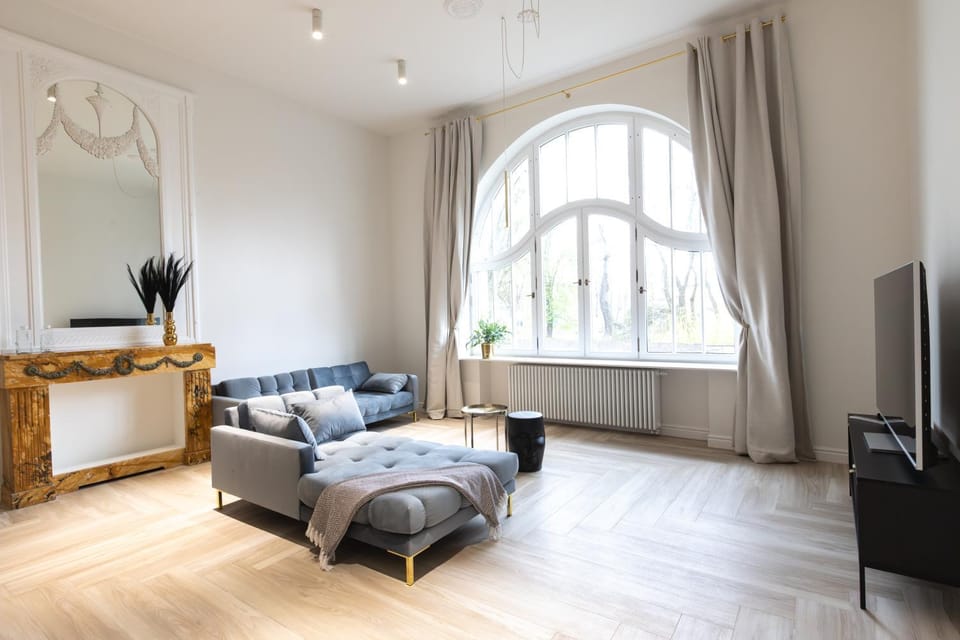 TV and multimedia, Living room, Seating area, internet