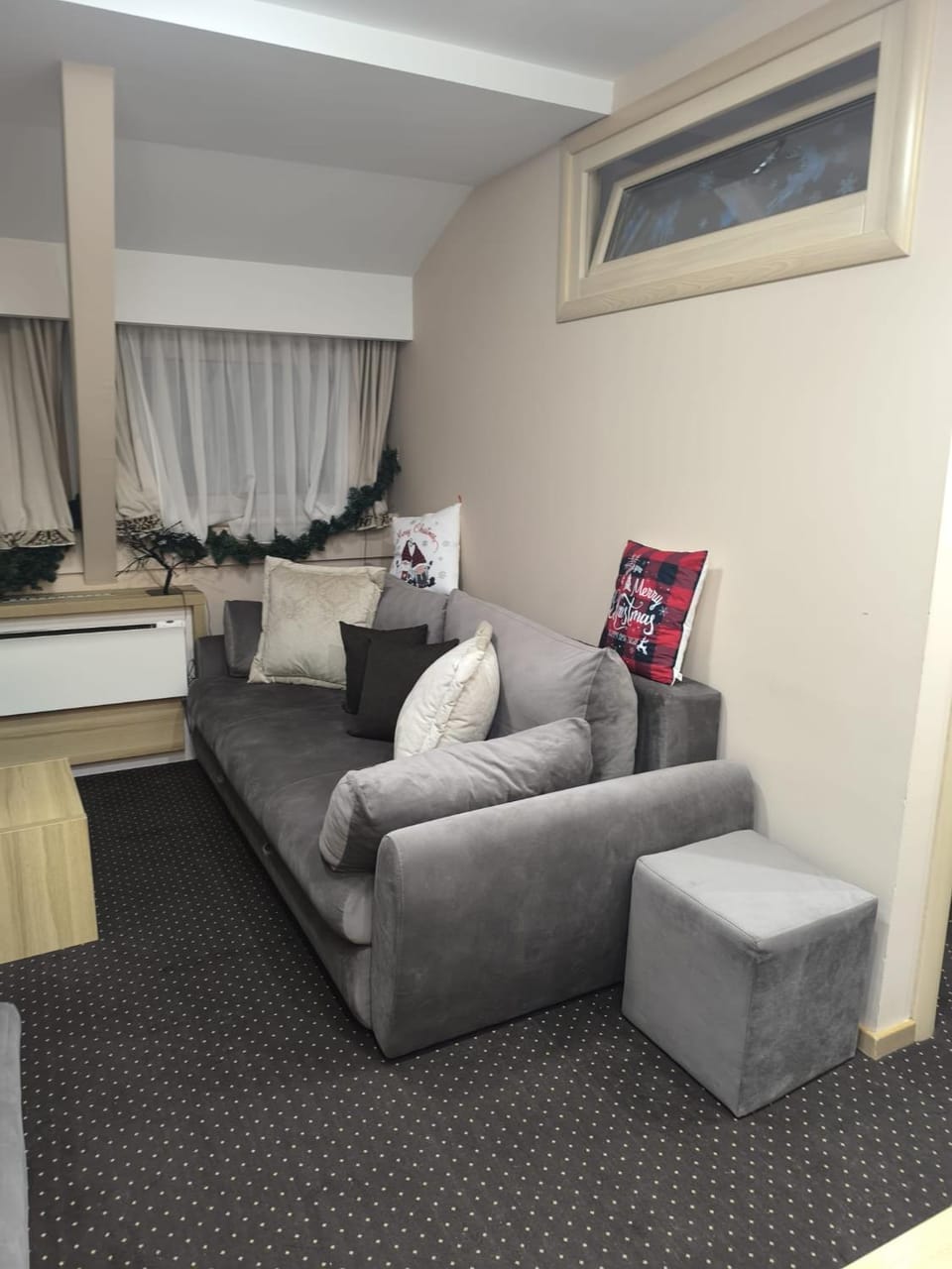 Living room, Seating area, air conditioner