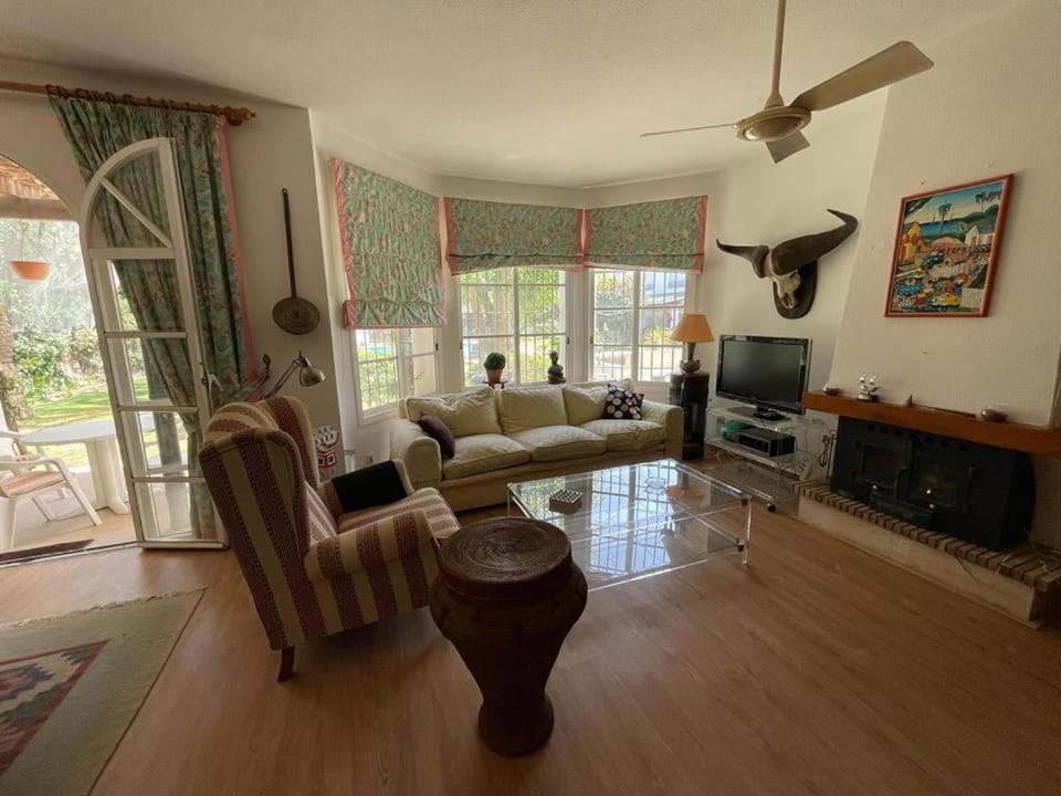 Living room, Seating area