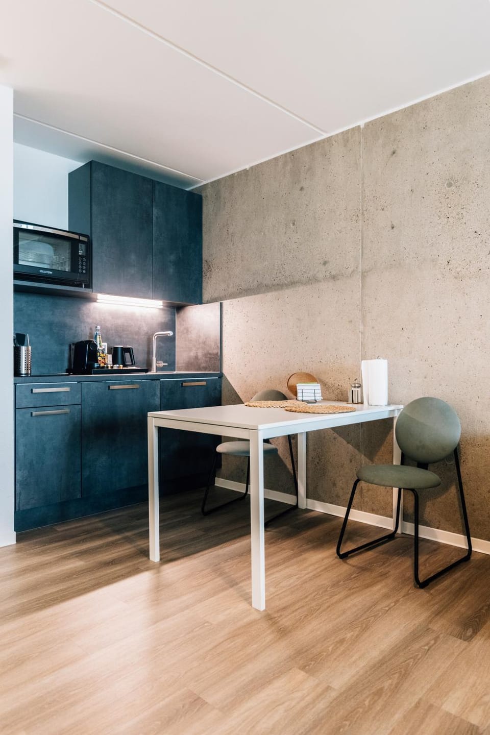 Coffee/tea facilities, Kitchen or kitchenette, Living room