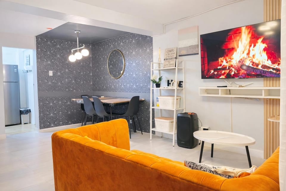 Living room, Seating area, Dining area