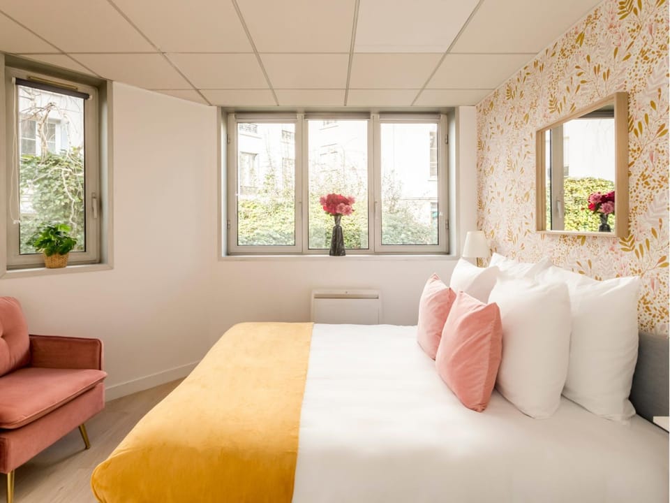 Bed, Photo of the whole room, Bedroom