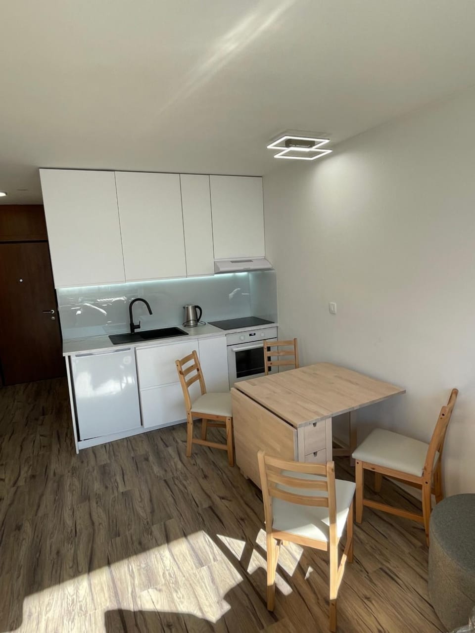 Dining area, Breakfast, oven, kitchen