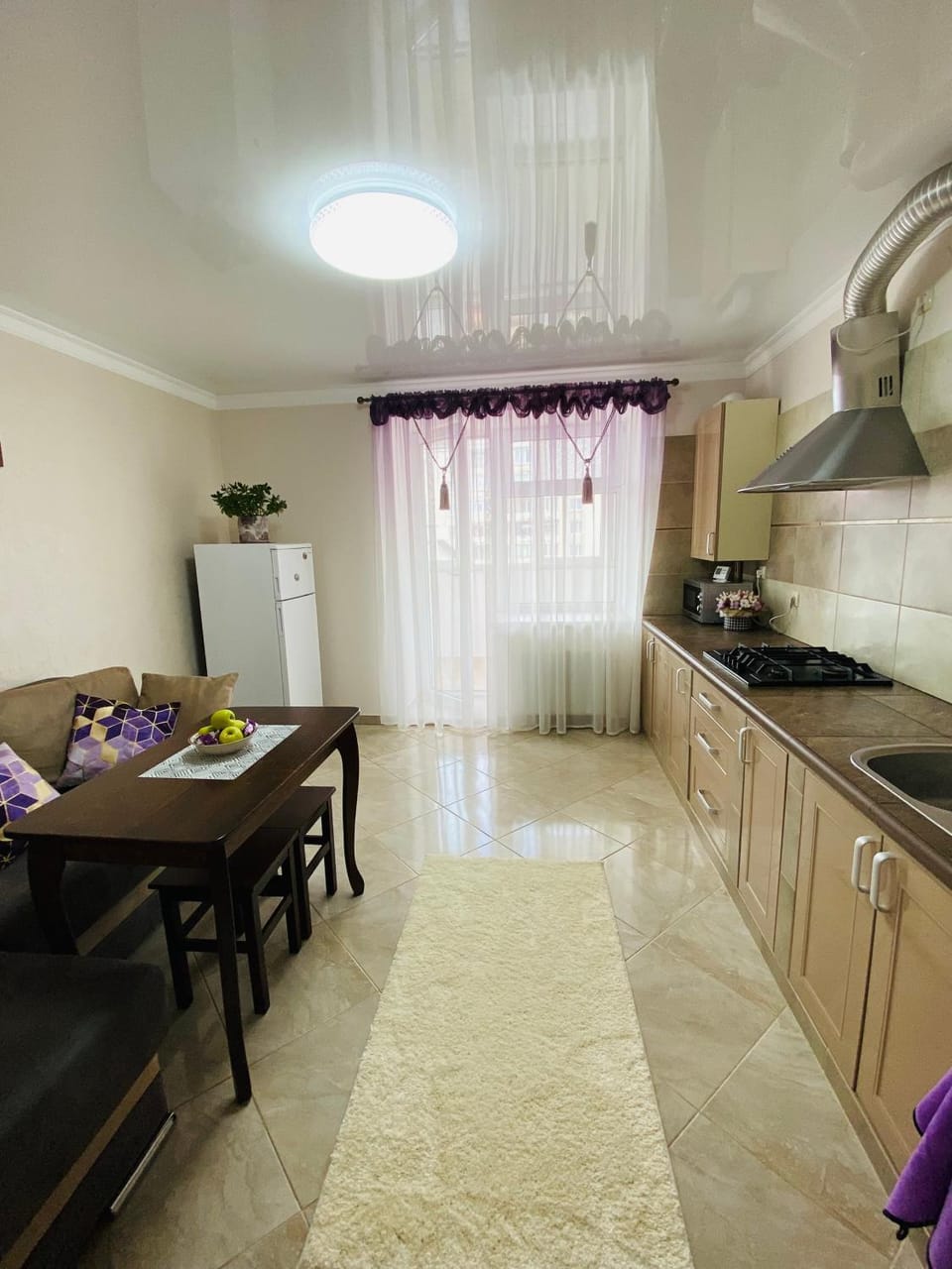 Kitchen or kitchenette, minibar, stove