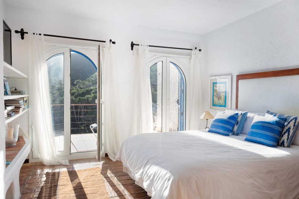 Bed, Balcony/Terrace, Photo of the whole room, Bedroom