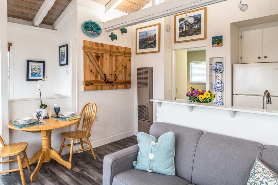 3804 Mermaid Loft home House in Pacific Grove