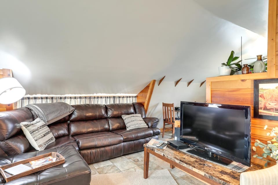Beatrice Studio w/ Fire Pit: Near Golf! Apartment in Nebraska