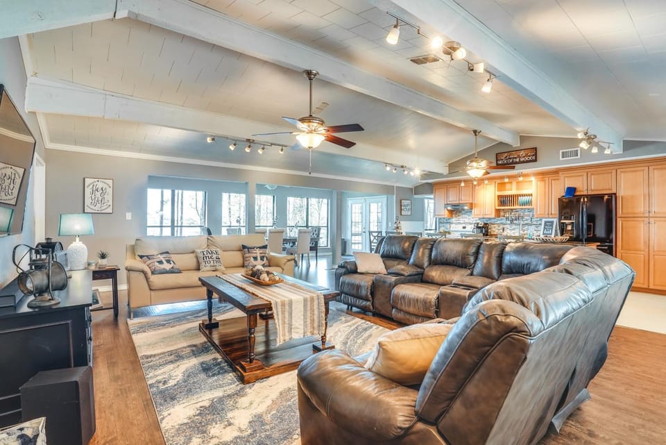 Secluded Avinger Home w/ Lake Access! House in Lake O the Pines