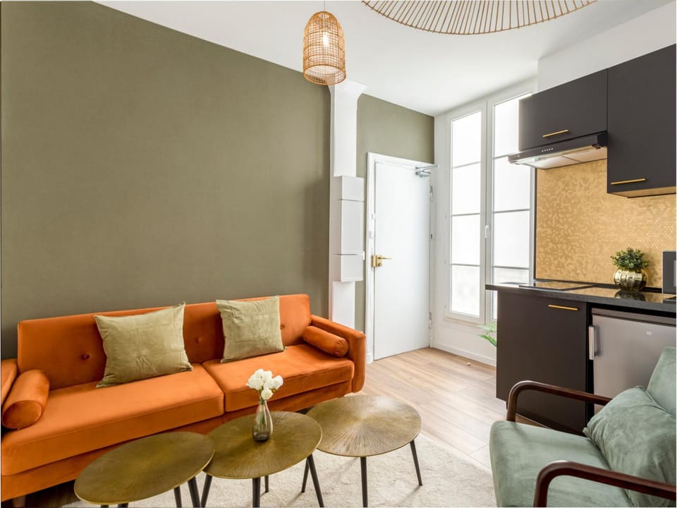 Kitchen or kitchenette, Living room, stove