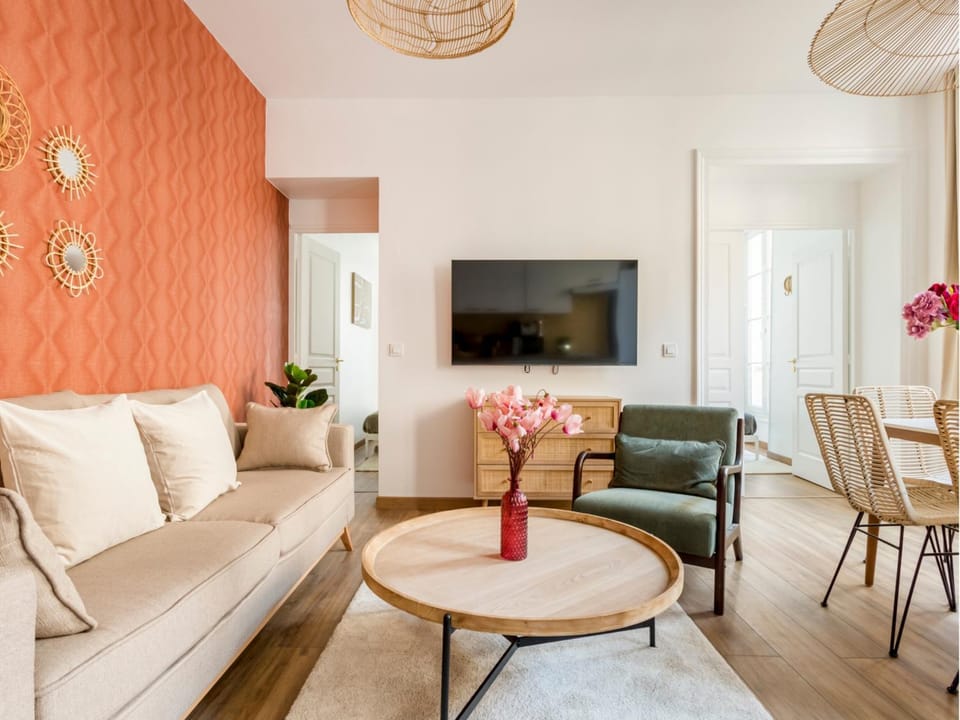TV and multimedia, Living room, Dining area