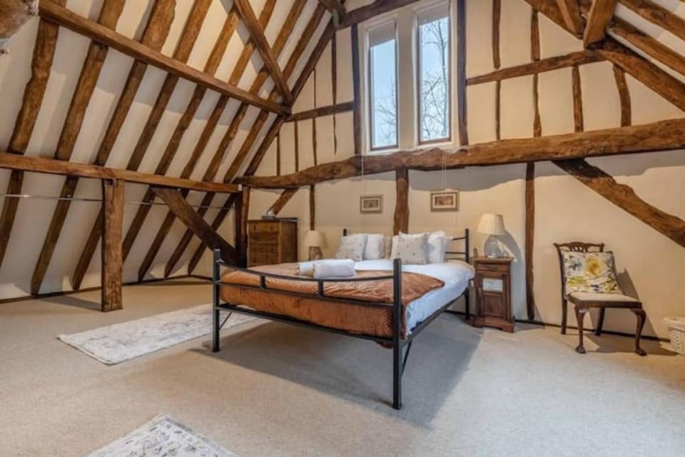 Dorney,Windsor Family Getaway with Hot Tub House in Taplow