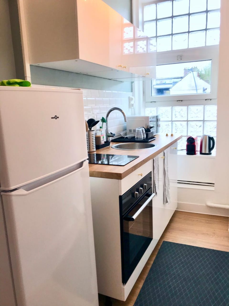 Coffee/tea facilities, Kitchen or kitchenette, oven, toaster