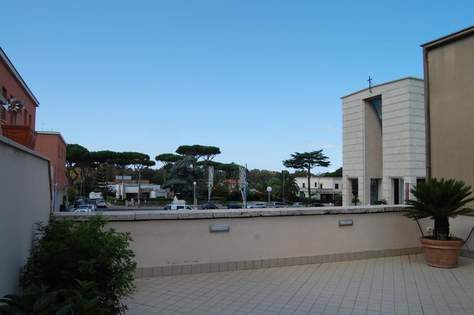 Balcony/Terrace, Location