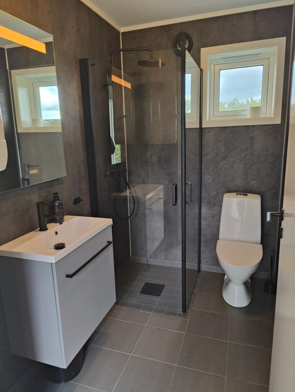 Shower, Toilet, Bathroom