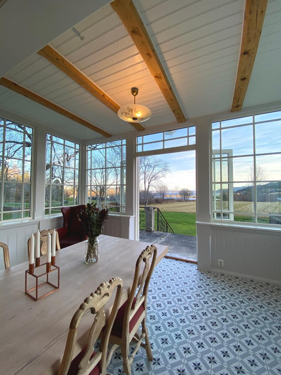 View (from property/room), Seating area, Dining area
