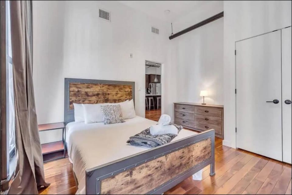 Bed, Bedroom, towels, wardrobe