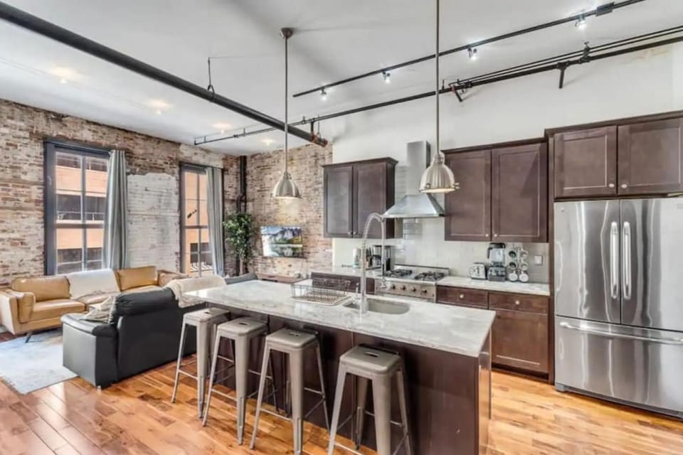 Kitchen or kitchenette, dishwasher, oven, stove