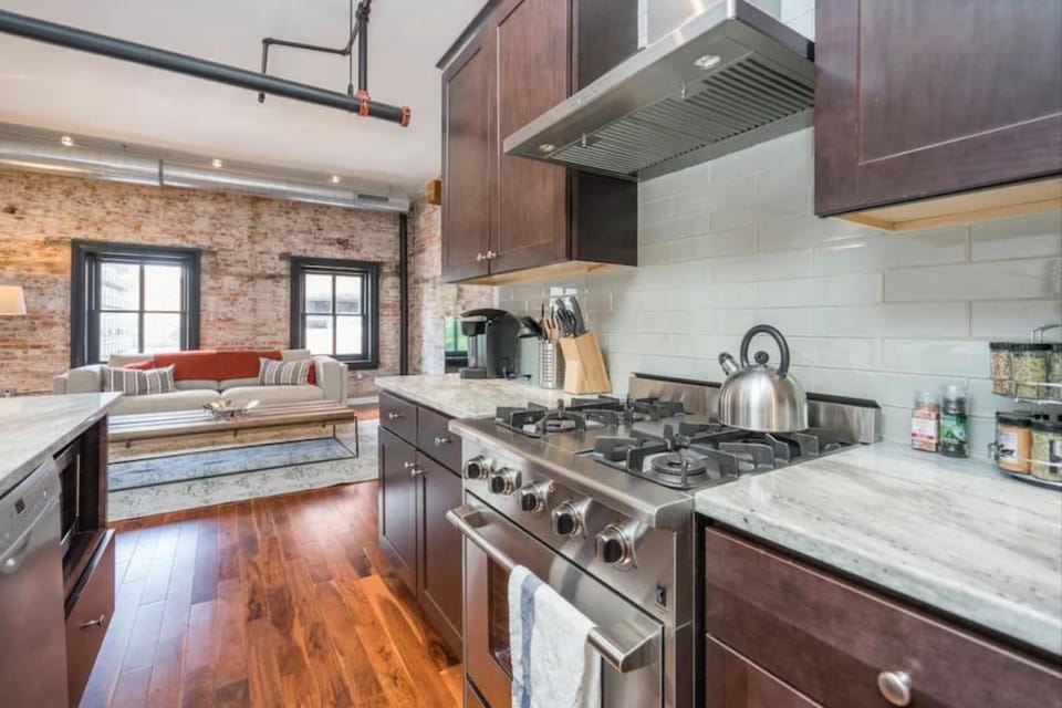 Kitchen or kitchenette, dishwasher, stove, toaster