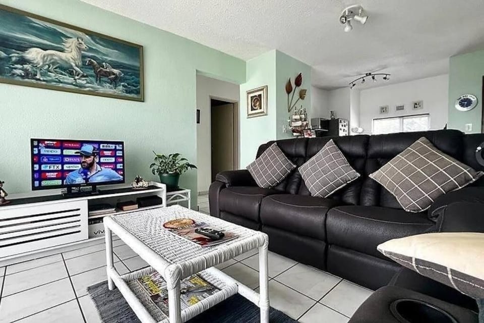 Seaview Beachfront Holiday Apartment - 164 Laguna La Crete Apartment in Margate