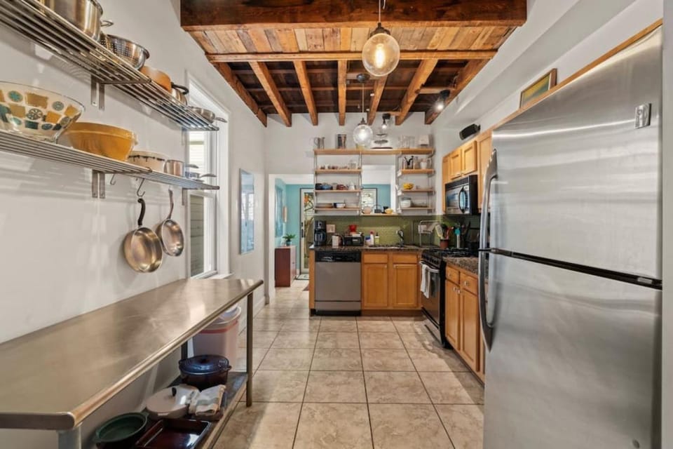 Kitchen or kitchenette, dishwasher