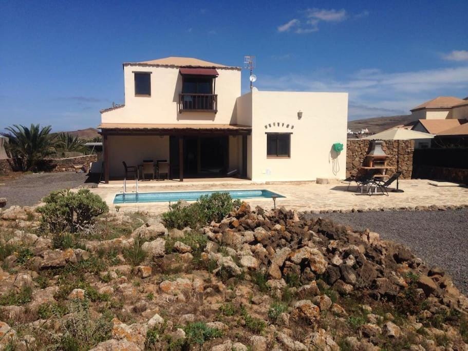 Property building, Swimming pool, Swimming pool