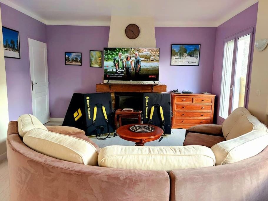Communal lounge/ TV room, TV and multimedia, Living room