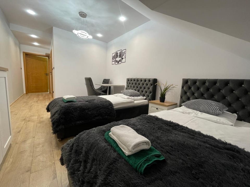 Bed, Photo of the whole room, towels
