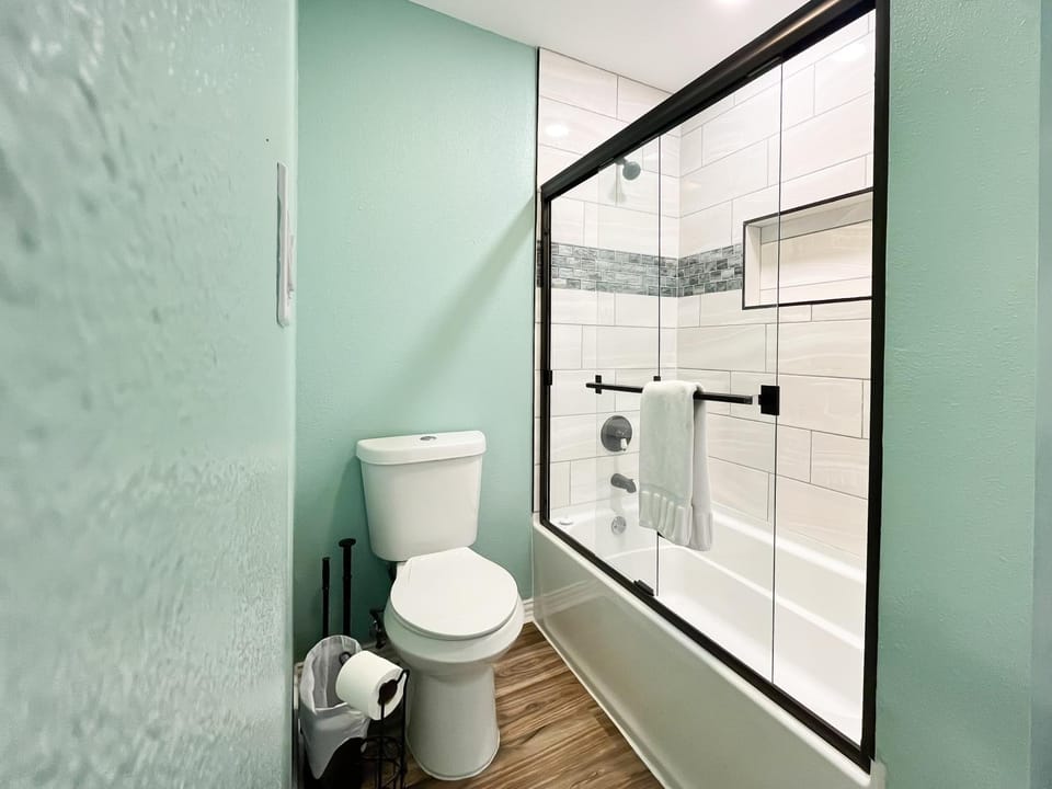 Shower, Toilet, Bathroom, Bath