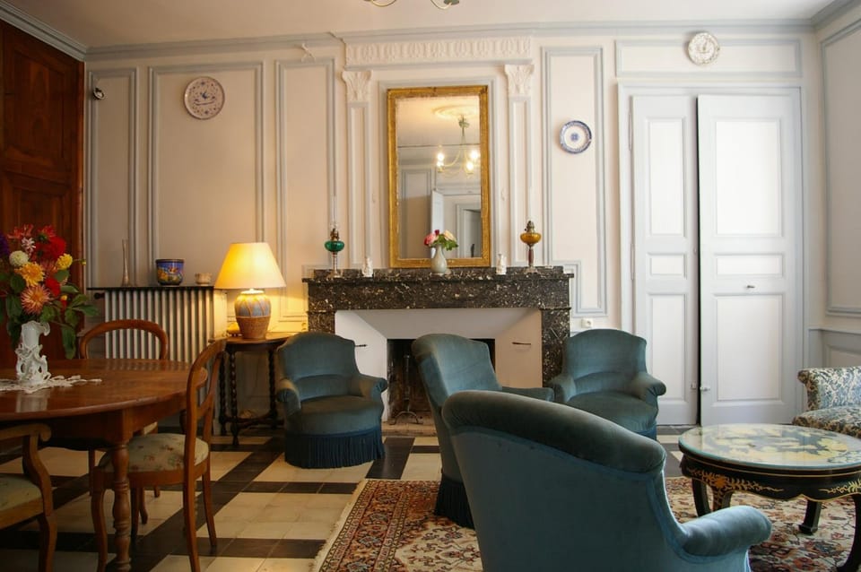 Communal lounge/ TV room