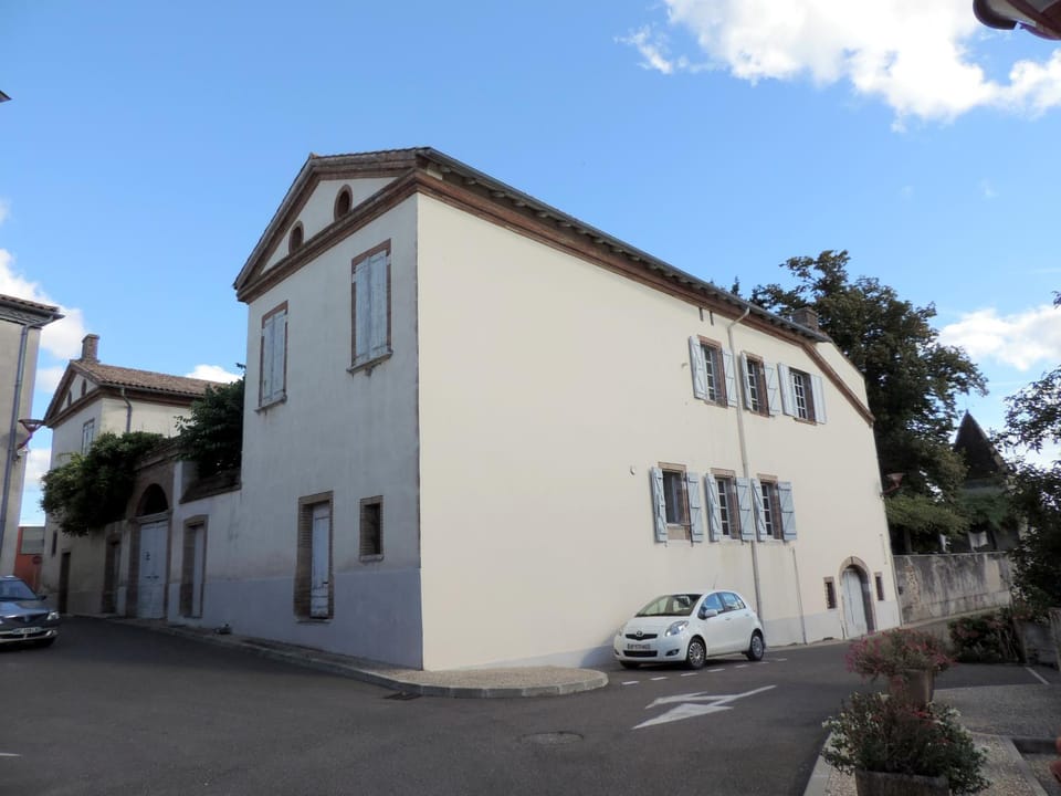 Property building, Day, Street view