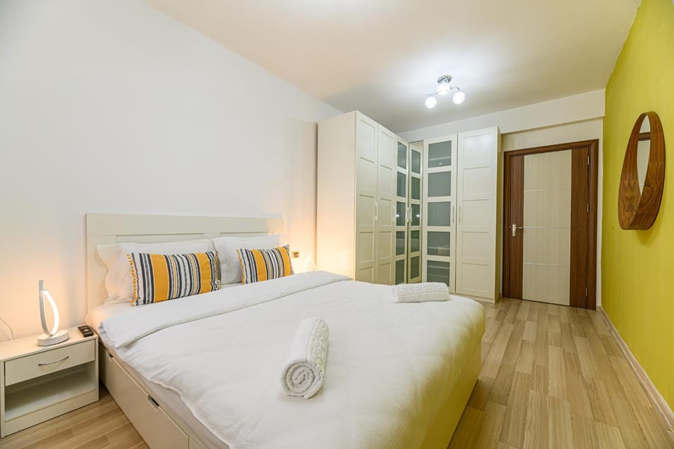 Bed, Photo of the whole room, Bedroom, towels, wardrobe
