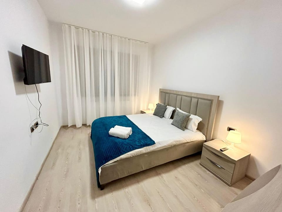 Communal lounge/ TV room, Bed, TV and multimedia, Photo of the whole room, Evening entertainment, Bedroom, towels
