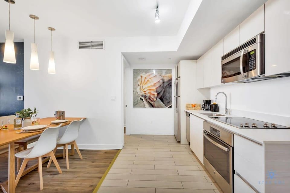 Spectacular Balcony - Near Beach - Gym - Pool Apartment in Hallandale Beach