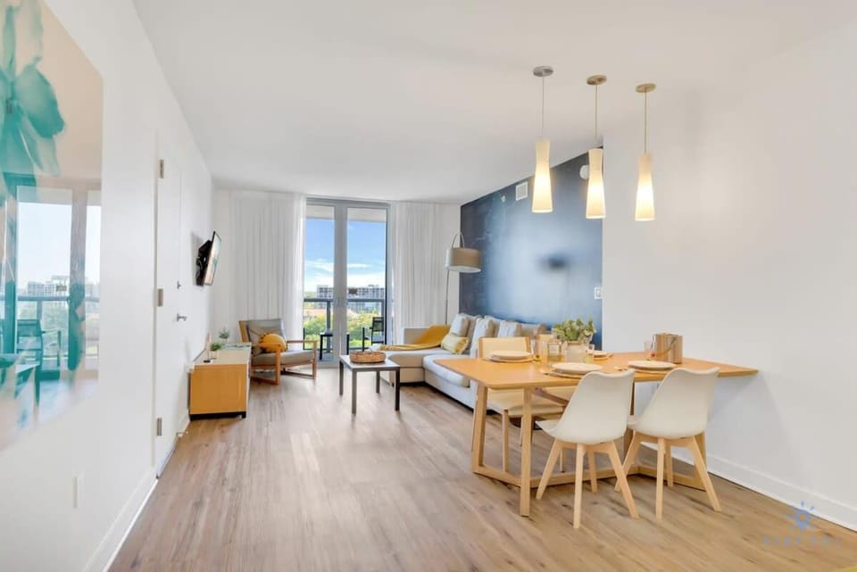 Spectacular Balcony - Near Beach - Gym - Pool Apartment in Hallandale Beach
