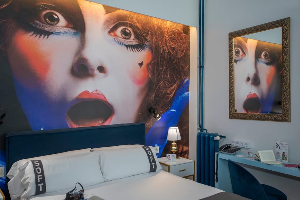 Bed, Photo of the whole room, Decorative detail, Bedroom