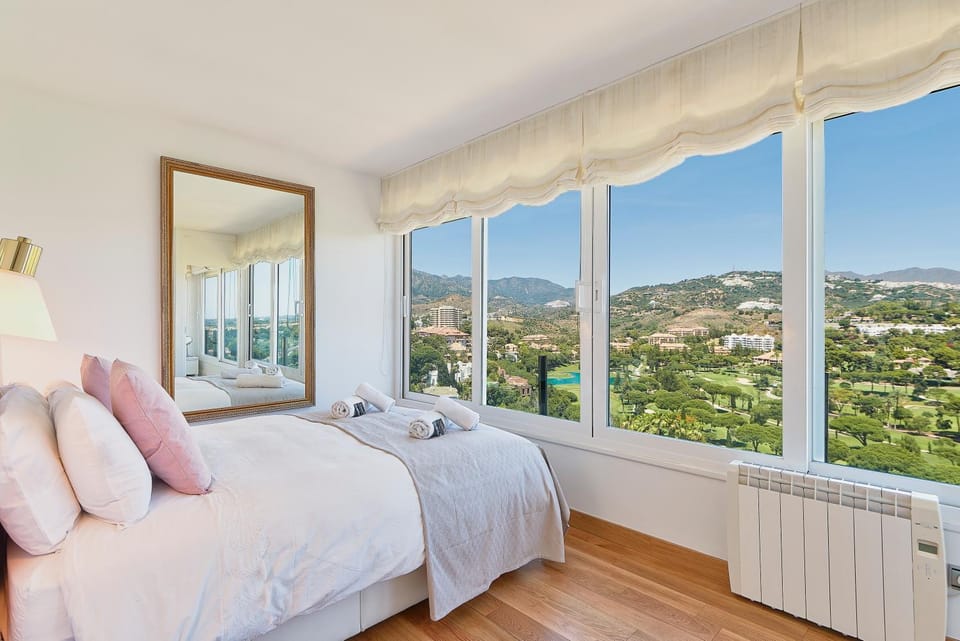 Bed, Natural landscape, Photo of the whole room, Bedroom, Mountain view