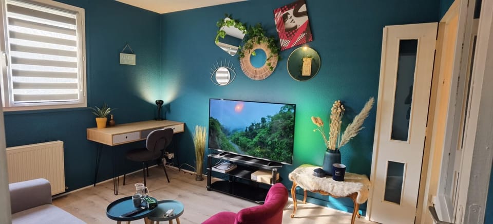 Communal lounge/ TV room, TV and multimedia, Living room, Evening entertainment