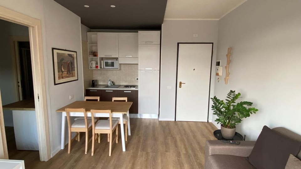 Kitchen or kitchenette, Seating area, Dining area