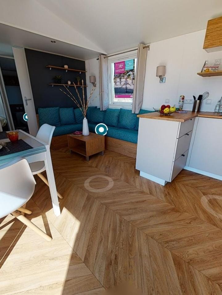 Kitchen or kitchenette, Seating area