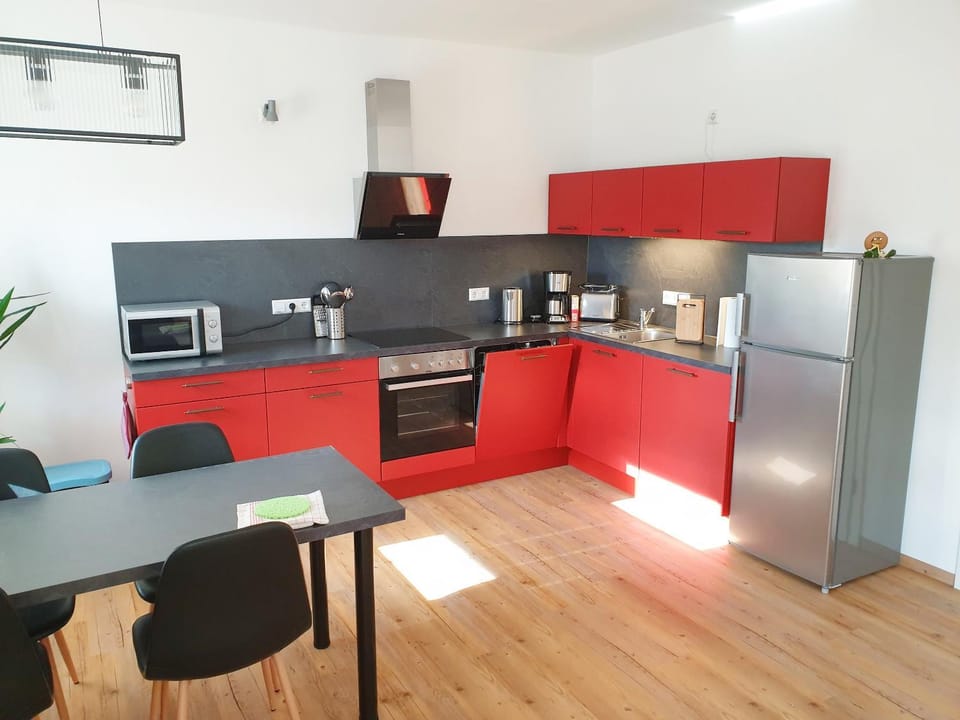 Coffee/tea facilities, Kitchen or kitchenette, Dining area, minibar, pet friendly, stove, toaster